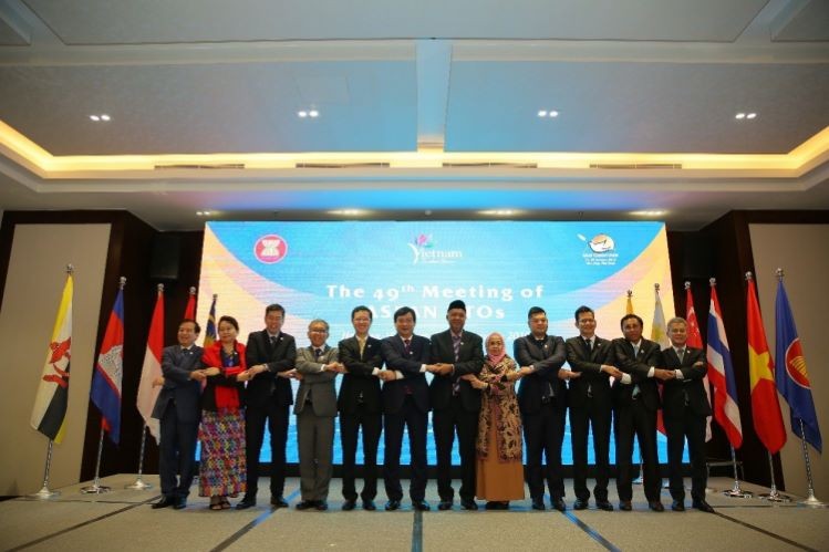 Director General of the Vietnam National Administration of Tourism Nguyen Trung Khanh (6th from left) and Secretary General of the Ministry of Tourism and Sports of Thailand Anan Wongbenjarat (5th from left) at the 49th ASEAN National Tourism Agency Meeting, Ha Long, January 2019. (Source: Vietnam National Administration of Tourism)