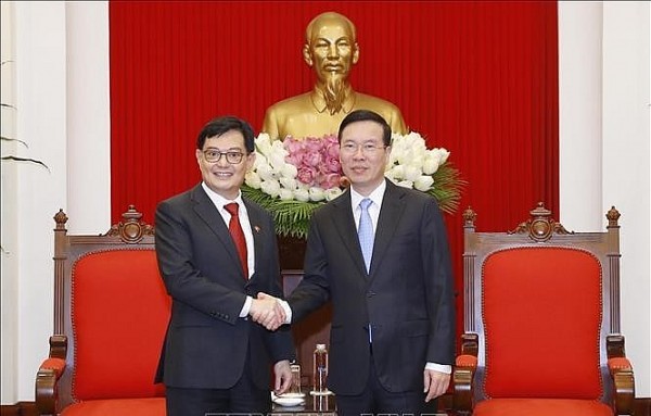 Vietnamese Party official meets with Singaporean Deputy PM