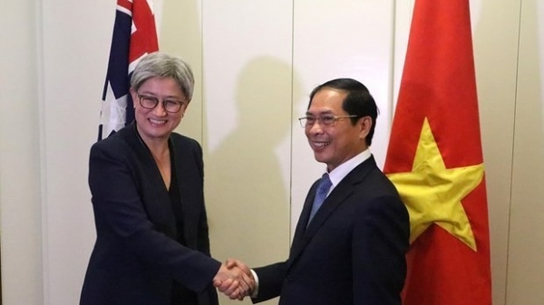 Australian FM affirms closeness of relations with Vietnam