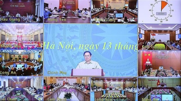 Prime Minister Pham Minh Chinh (centre) speaks at the meeting (Photo: VNA)