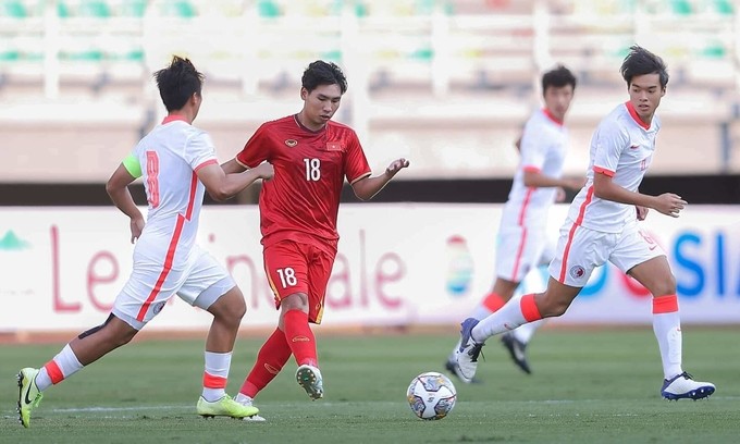 Dinh Xuan Tien (number 18) impress with two goals in the U20 Asian Cup qualifiers between Vietnam and Hong Kong on September 14, 2022. Photo by Vietnam Football Federation