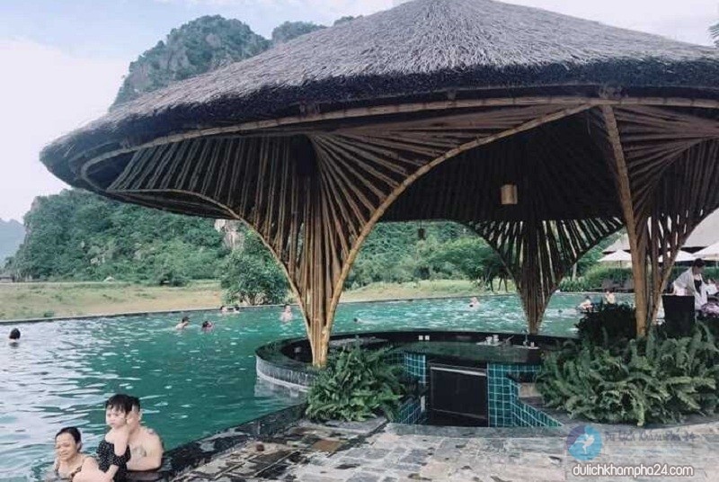 many hot mineral springs have opened for tourists such as Quang Hanh (Quang Ninh province), My Lam (Tuyen Quang province) and Thanh Thuy (Phu Tho province) which offer Japanese-style healthcare tourism services with hot spring baths. (Source: (Source: Dulichkhampha24) 
