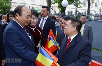 Prime Minister Nguyen Xuan Phuc meets overseas Vietnamese in Romania