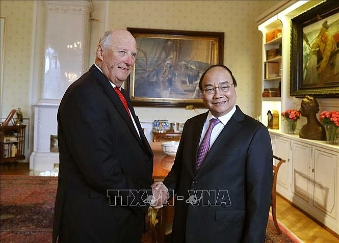 pm nguyen xuan phuc meets with norwegian king