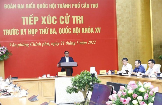 PM holds online meeting with voters in Can Tho. (Photo: VNA)