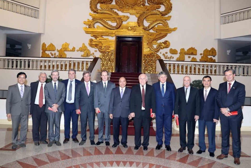 pm nguyen xuan phuc hosts leaders of argentinean provinces