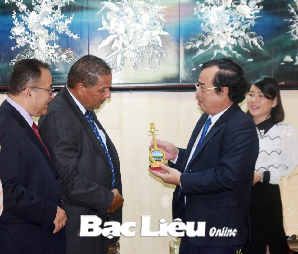 Israeli city seeks partnership importing Bac Lieu’s shrimps tin nhap 20180707121207