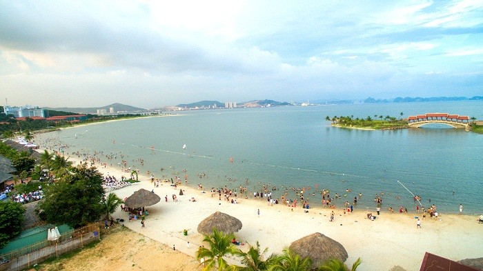Biển Quảng Ninh: 10 bãi biển đẹp ngất ngây, nên trải nghiệm bất cứ lúc nào. (Nguồn ảnh: Travelhalong)