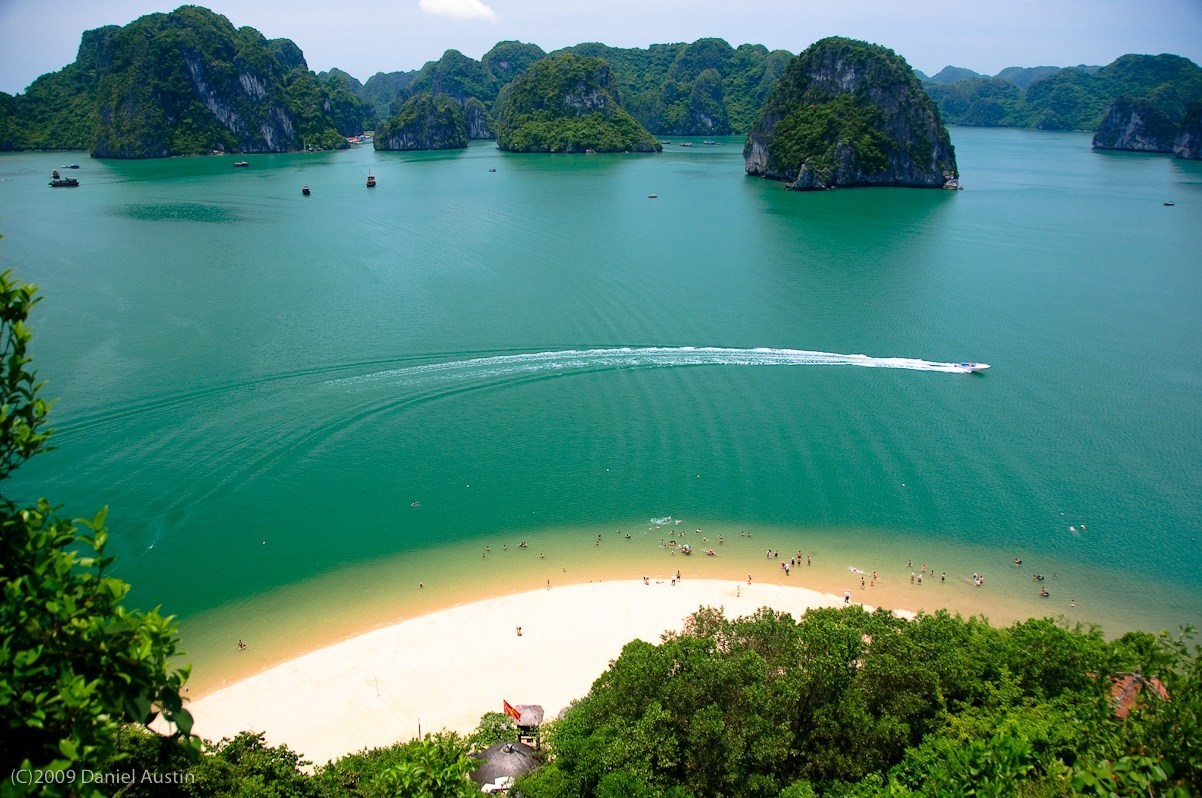 Biển Quảng Ninh: 10 bãi biển đẹp ngất ngây, nên trải nghiệm bất cứ lúc nào. (Nguồn: Margaretcruises)