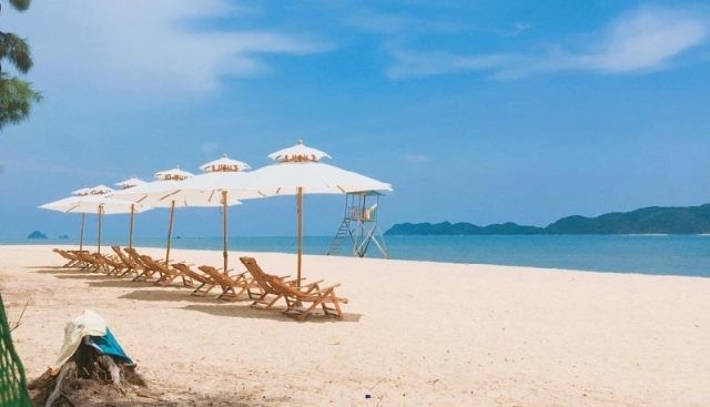 Biển Quảng Ninh: 10 bãi biển đẹp ngất ngây, nên trải nghiệm bất cứ lúc nào. (Nguồn: Vntrip)