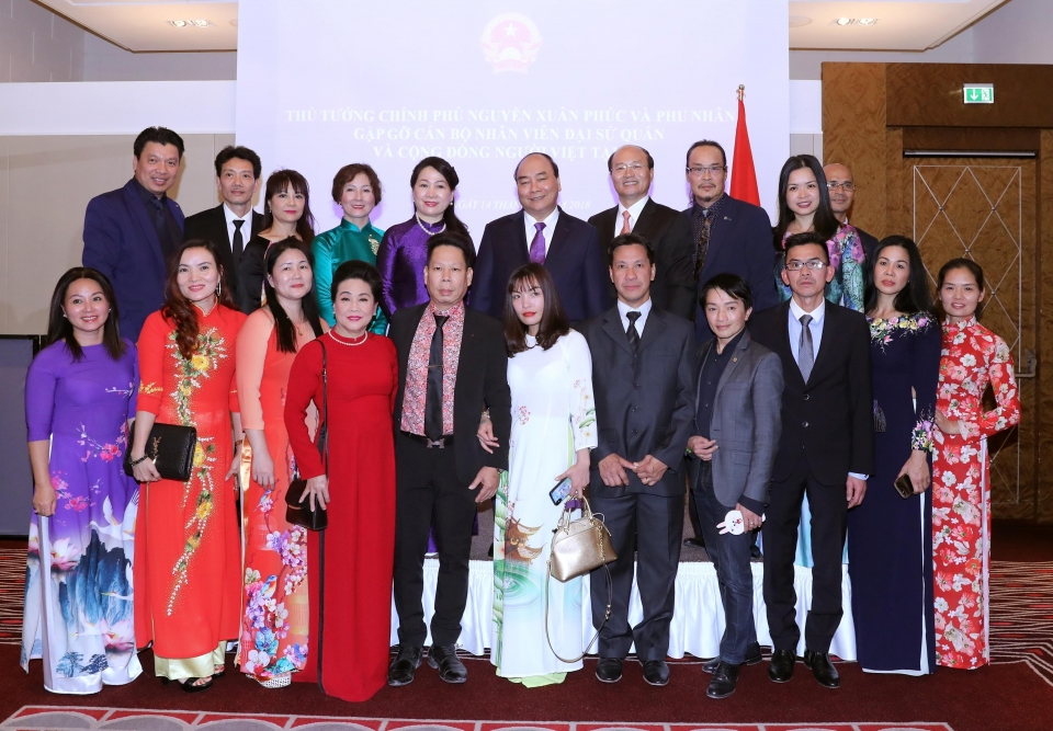 pm meets overseas vietnamese in austria