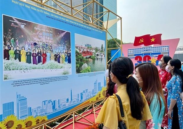Photo exhibition in HCM City celebrates National Reunification Day and May Day