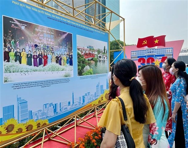 Photo exhibition in HCM City celebrates National Reunification Day and May Day