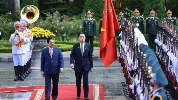 Review on external affairs from April 25- May 1: Visit by Japanese Prime Minister; deepening Viet Nam-Laos special relationship