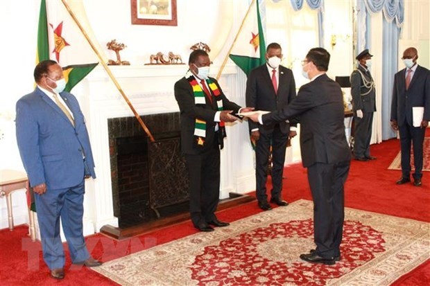 Zimbabwe wants to bolster multi-faceted collaboration with Vietnam: President