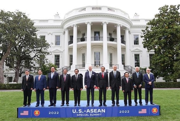 Review on external affairs: Greek President’s visit to Viet Nam; NA Chairman’s visit to Laos; deepening Strategic Partnership with Singapore Review on external affairs: Greek President’s visit to Viet Nam; NA Chairman’s visit to Laos; deepening Strategic Partnership with Singapore