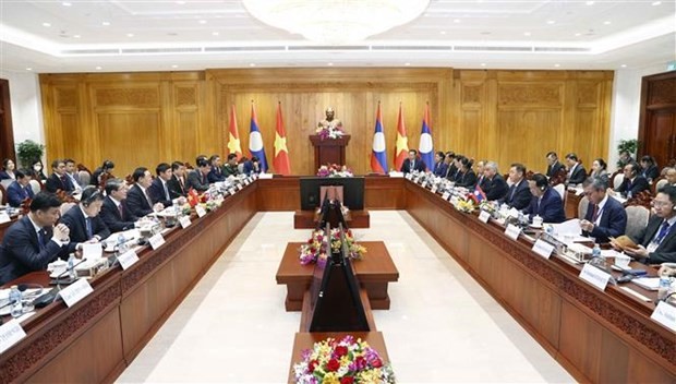 National Assembly leader holds talks with Lao counterpart