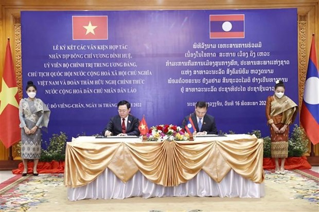 National Assembly leader holds talks with Lao counterpart