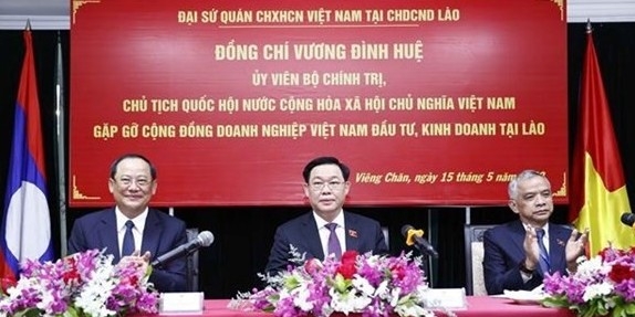 Businesses urged to help make breakthroughs in Viet Nam - Laos economic ties: NA Chairman