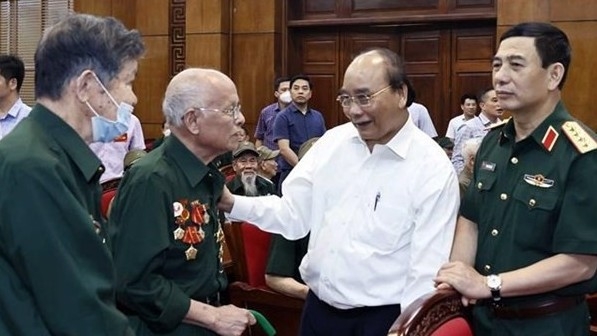 President Nguyen Xuan Phuc pays tribute to Dien Bien Phu soldiers
