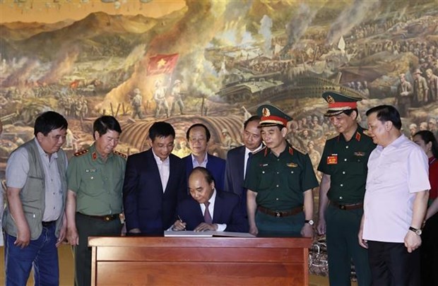 President pays tribute to Dien Bien Phu soldiers