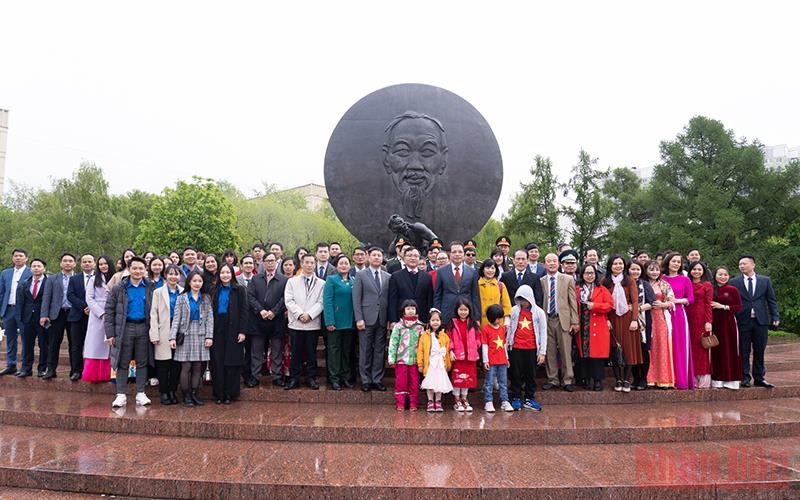 Activities held abroad to mark President Ho Chi Minh’s 132nd birthday