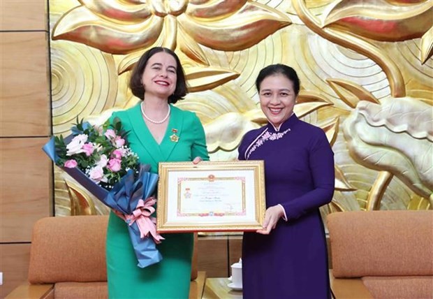 Peace, friendship insignia bestowed upon Australian Ambassador to Vietnam