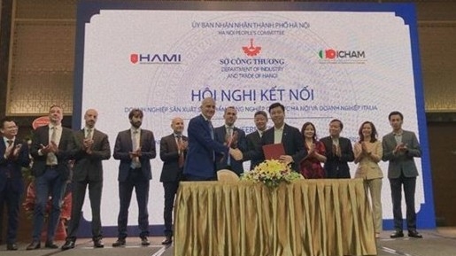 Hanoi Association of Main Industrial Products established join venture partnership with Italy's counterpart