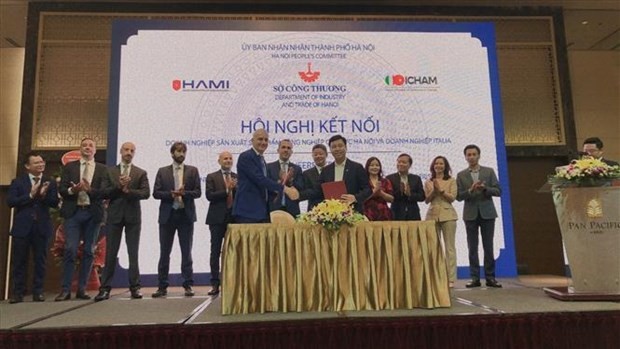 Hanoi Association of Main Industrial Products established join venture partnership with Italy's counterpart