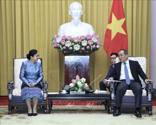 Presidential Offices of Vietnam, Laos enhance ties
