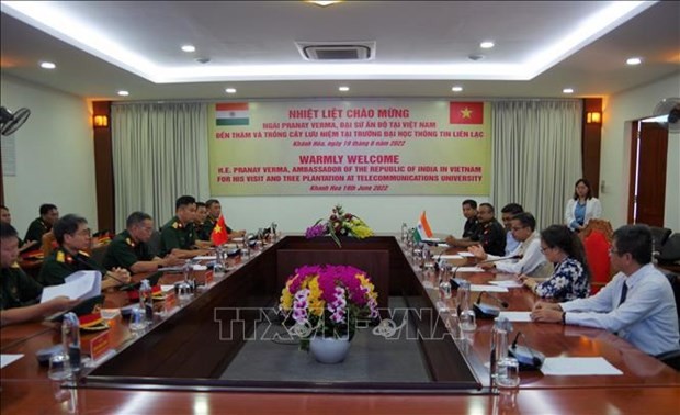 Indian ambassador visits Telecommunications University in Khanh Hoa