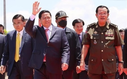 Vietnamese, Cambodian PMs highlight importance of deepening bilateral ties