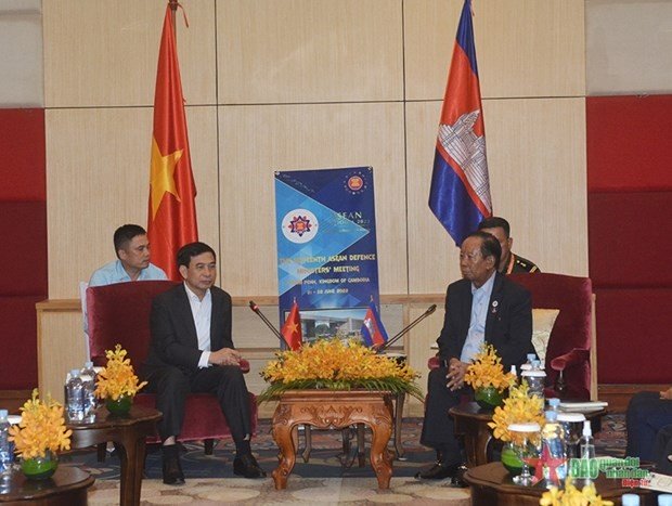 Defense Minister Giang meets counterparts from Laos, Japan, Cambodia on sidelines of ADMM-16 Defense Minister Giang meets counterparts from Laos, Japan, Cambodia on sidelines of ADMM-16