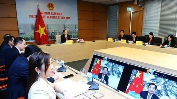 Parliamentary Vice Chairmen of Vietnam, China held talks on measures to further promote ties