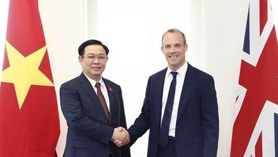 National Assembly Chairman Vuong Dinh Hue meets with British officials