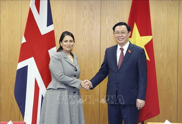 Vietnamese National Assembly Chairman meets with British officials
