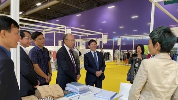 Vietnam attends textile industry exhibition Premiere Vision 2022 in Paris