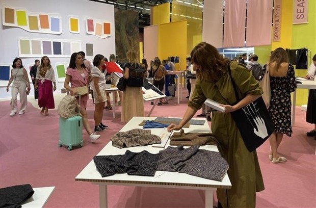 Vietnam attends textile industry exhibition Premiere Vision 2022 in Paris Vietnam attends textile industry exhibition Premiere Vision 2022 in Paris