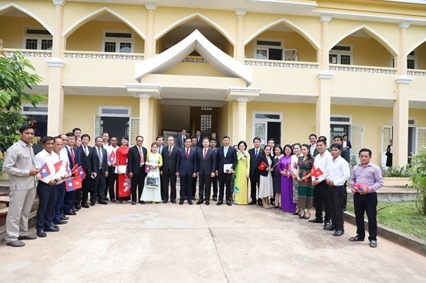 Da Nang-funded secondary school handed over to Lao locality