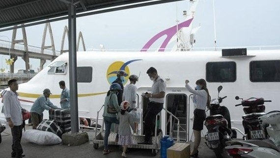 Stranded tourists on Phu Quoc Island safely returned to land