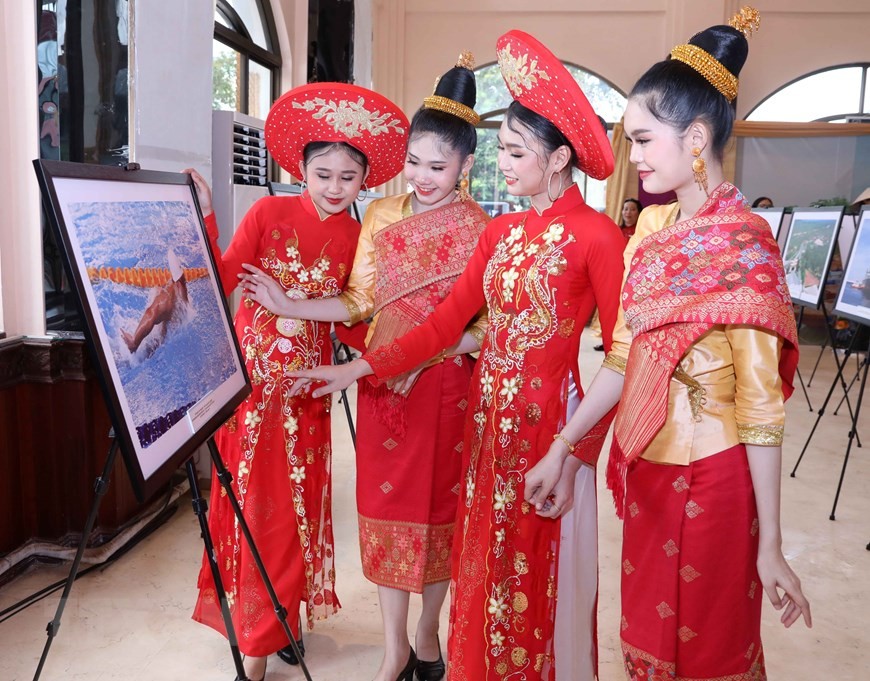 Photos featuring Vietnam’s beauty on display in Laos