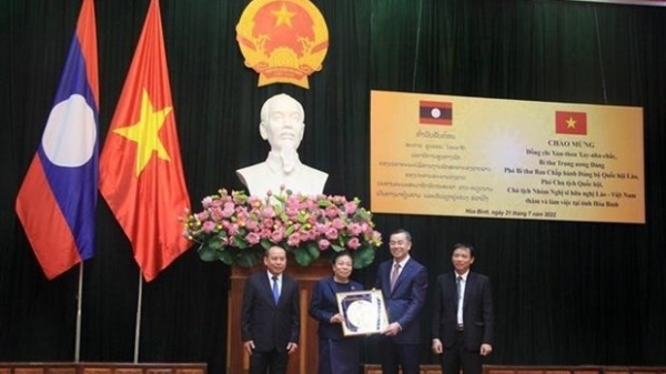 Lao National Assembly Vice President Sounthone Xayachack visits Hoa Binh