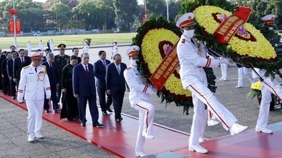 Party, State leaders pay homage to martyrs on occasion of 75th War Invalids and Martyrs Day