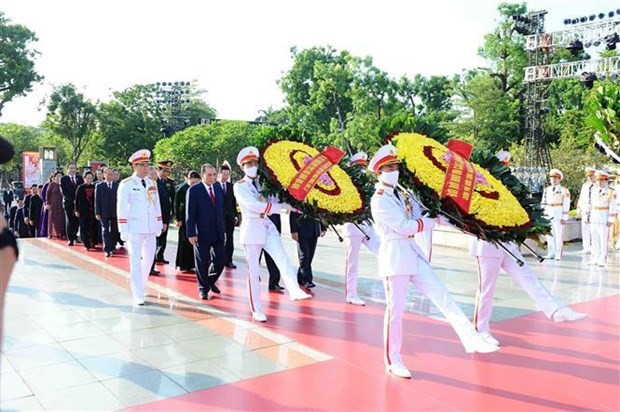 Party, State leaders pay homage to martyrs on occasion of 75th War Invalids and Martyrs Day