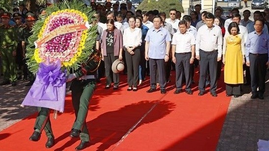 NA Chairman offers incense in tribute to martyrs in Quang Ngai on War Invalids and Martyrs Day