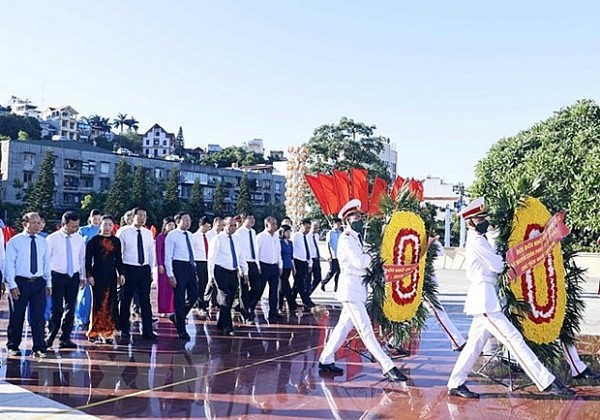 President pays homage to martyrs in Quang Ninh on War Invalids and Martyrs Day
