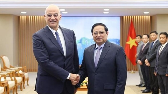 PM Pham Minh Chinh received Greek FM Nikolaos Dendias, affirmed  traditional friendship