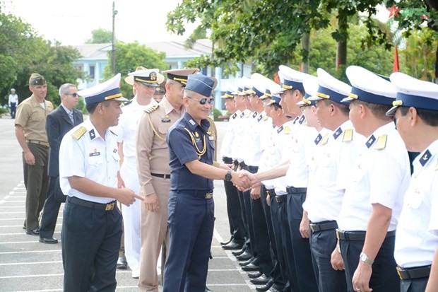Foreign military attachés visit naval brigade in Quang Ninh