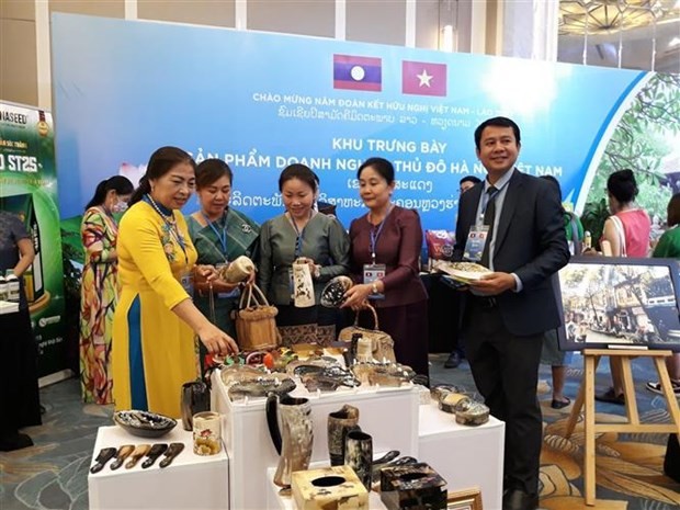 Exhibition spotlights Hanoi-Vientiane relationship Exhibition spotlights Hanoi-Vientiane relationship