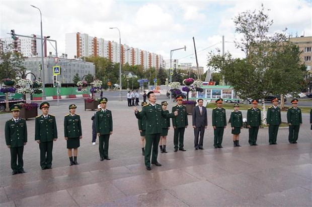 Vietnamese delegation pays tribute to late President Ho Chi Minh in Russia